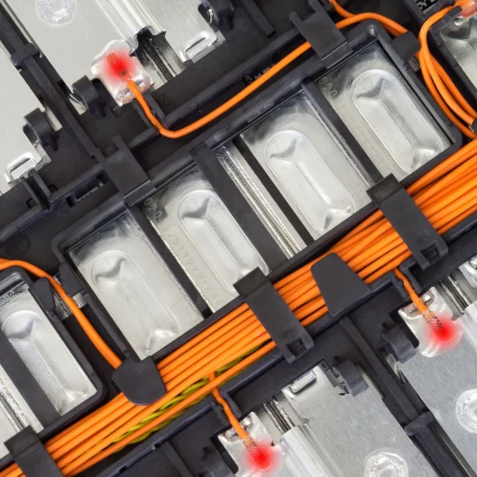 Active materials battery