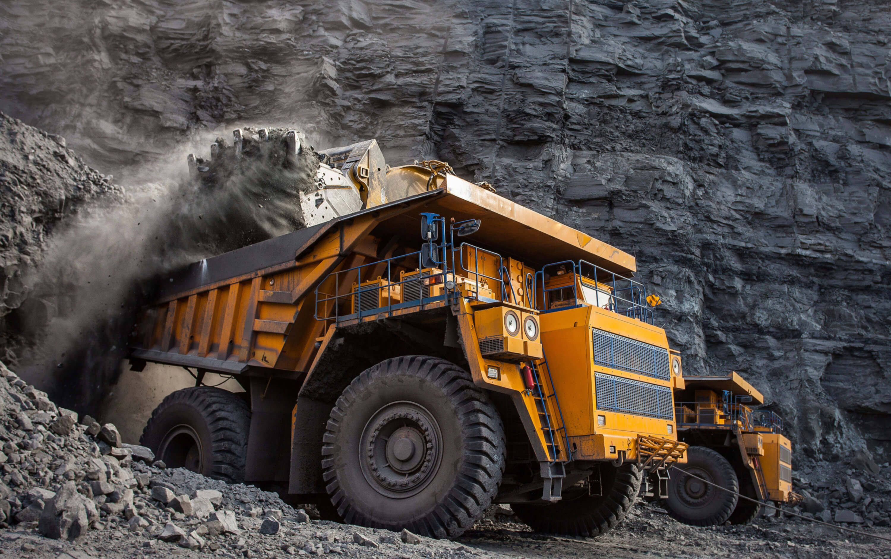 Material handling - Truck transporting ore